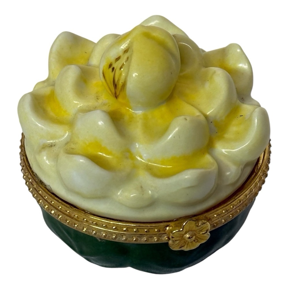 Vintage 90's Lotus Flower Hinged Porcelain Trinket Box Figurine 2.5"‎ Diameter